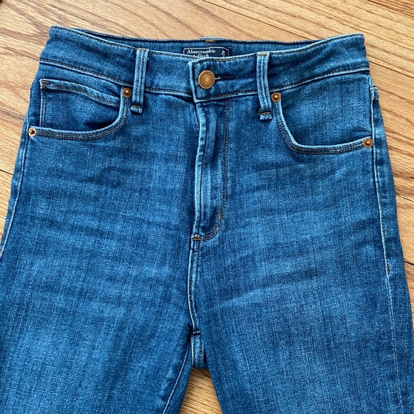 Abercrombie and Fitch Simone High Rise Ankle Jeans - Picture 3 of 4